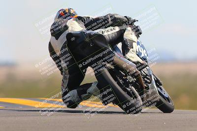 media/Oct-09-2022-SoCal Trackdays (Sun) [[95640aeeb6]]/Turn 9 Backside (120pm)/